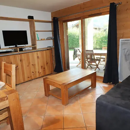 De Charme Avec Terrasse, Piscine Et Parking, Proche Centre Et Arret Ski-bus - Fr-1-624-105 Apartment *