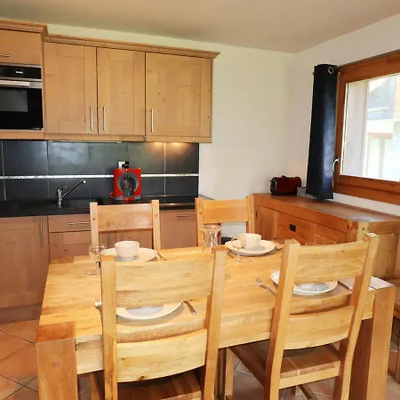 De Charme Avec Terrasse, Piscine Et Parking, Proche Centre Et Arret Ski-bus - Fr-1-624-105 Apartment *
