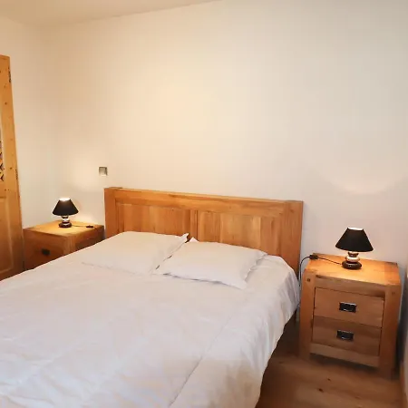 De Charme Avec Terrasse, Piscine Et Parking, Proche Centre Et Arret Ski-bus - Fr-1-624-105 *
