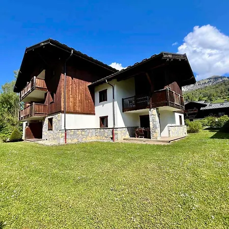 De Charme Avec Terrasse, Piscine Et Parking, Proche Centre Et Arret Ski-bus - Fr-1-624-105 *