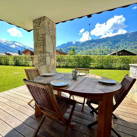 De Charme Avec Terrasse, Piscine Et Parking, Proche Centre Et Arret Ski-bus - Fr-1-624-105 *